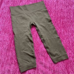 Zyia Active Performance Seamless Cropped Leggings Olive Green Size Medium